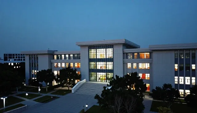 北京建网站公司哪家好 性能分析与选择建议